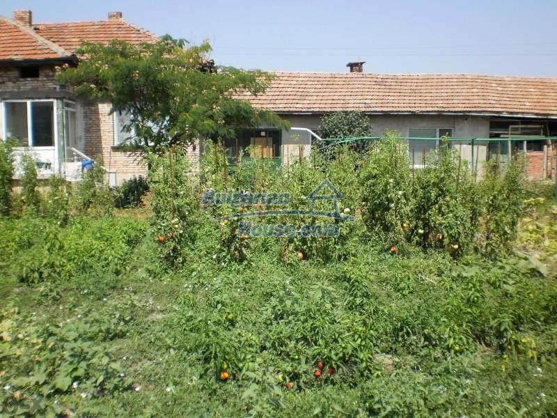 11997:2 - Sunny rural house with big garden in Veliko Turnovo region