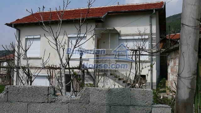11053:4 - Pretty rural house,near a mountain, lake in Stara Zagora region