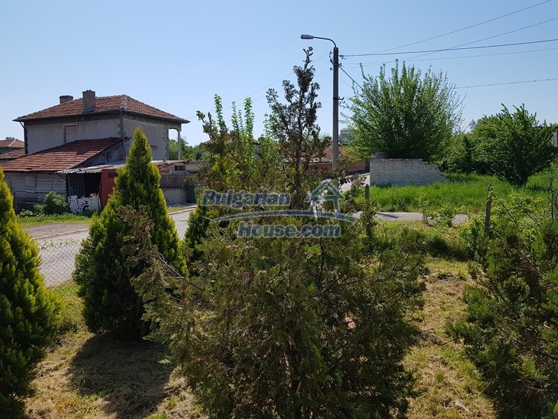 12737:23 - Bulgarian property 35 km from Plovdiv and 5 km from Parvomai