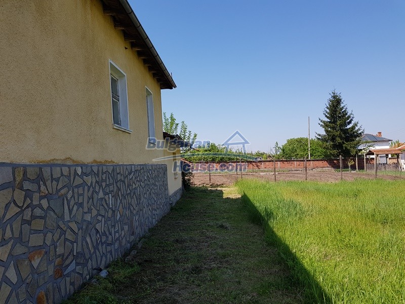 12737:26 - Bulgarian property 35 km from Plovdiv and 5 km from Parvomai