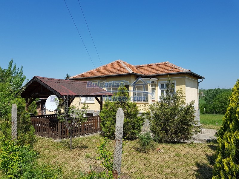 12737:46 - Bulgarian property 35 km from Plovdiv and 5 km from Parvomai