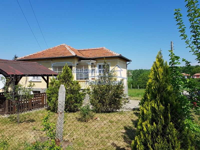 12737:45 - Bulgarian property 35 km from Plovdiv and 5 km from Parvomai