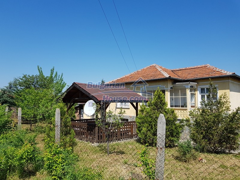 12737:44 - Bulgarian property 35 km from Plovdiv and 5 km from Parvomai