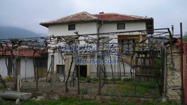 10983:11 -  Bulgarian house very close to pine forest and Kazanlak