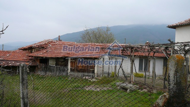 10983:13 -  Bulgarian house very close to pine forest and Kazanlak