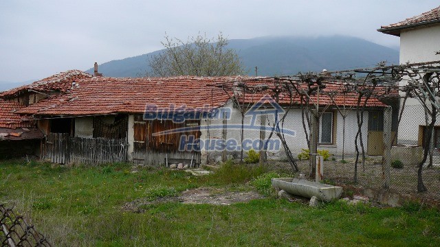 10983:15 -  Bulgarian house very close to pine forest and Kazanlak