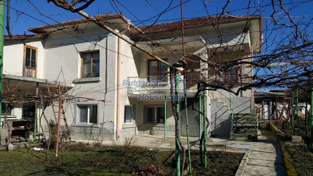 12758:1 - Cozy Bulgarian house with big potential 40km from the sea 