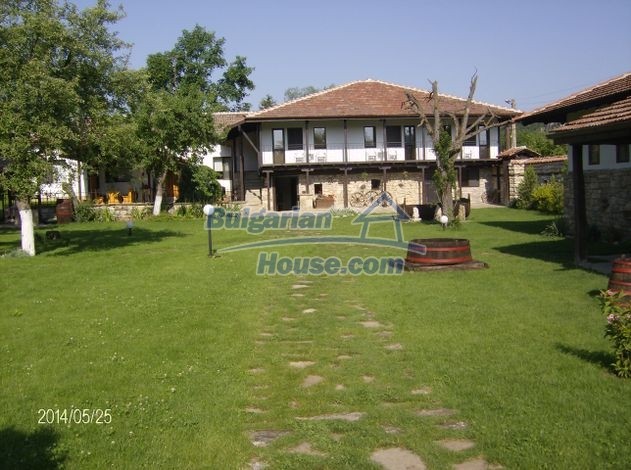 12786:1 - 9 bedrooms traditional Bulgarian style house land 7000 sq.m.