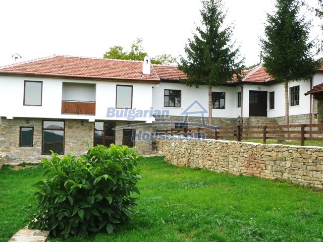 12787:1 - Bulgarian property with big garden 15 km from Veliko Tarnovo 