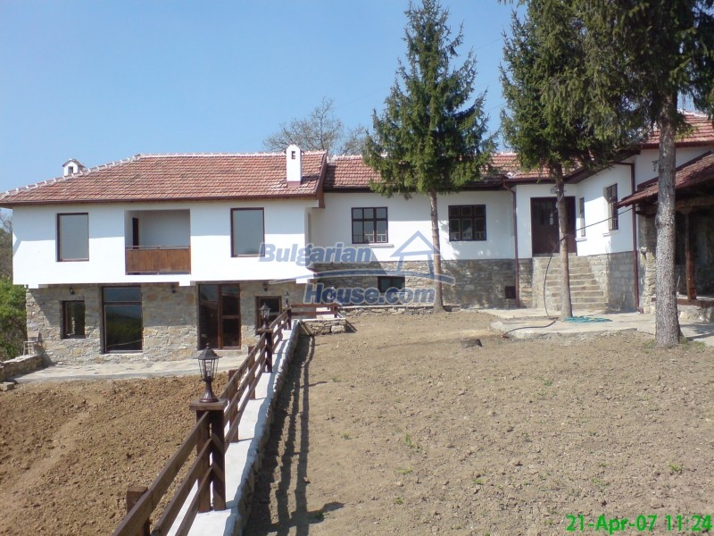 12787:11 - Bulgarian property with big garden 15 km from Veliko Tarnovo 
