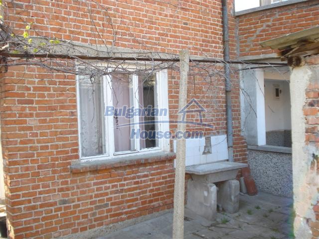 12812:2 - Brick Built house for sale at the center of Elhovo town 
