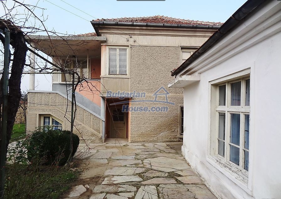 12835:2 - Bulgarian rural house -6 rooms and summer kitchen near Sliven 