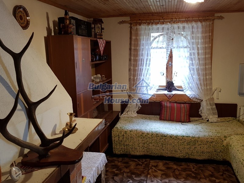 12859:39 - Excellent traditional Bulgarian property next to river VT area