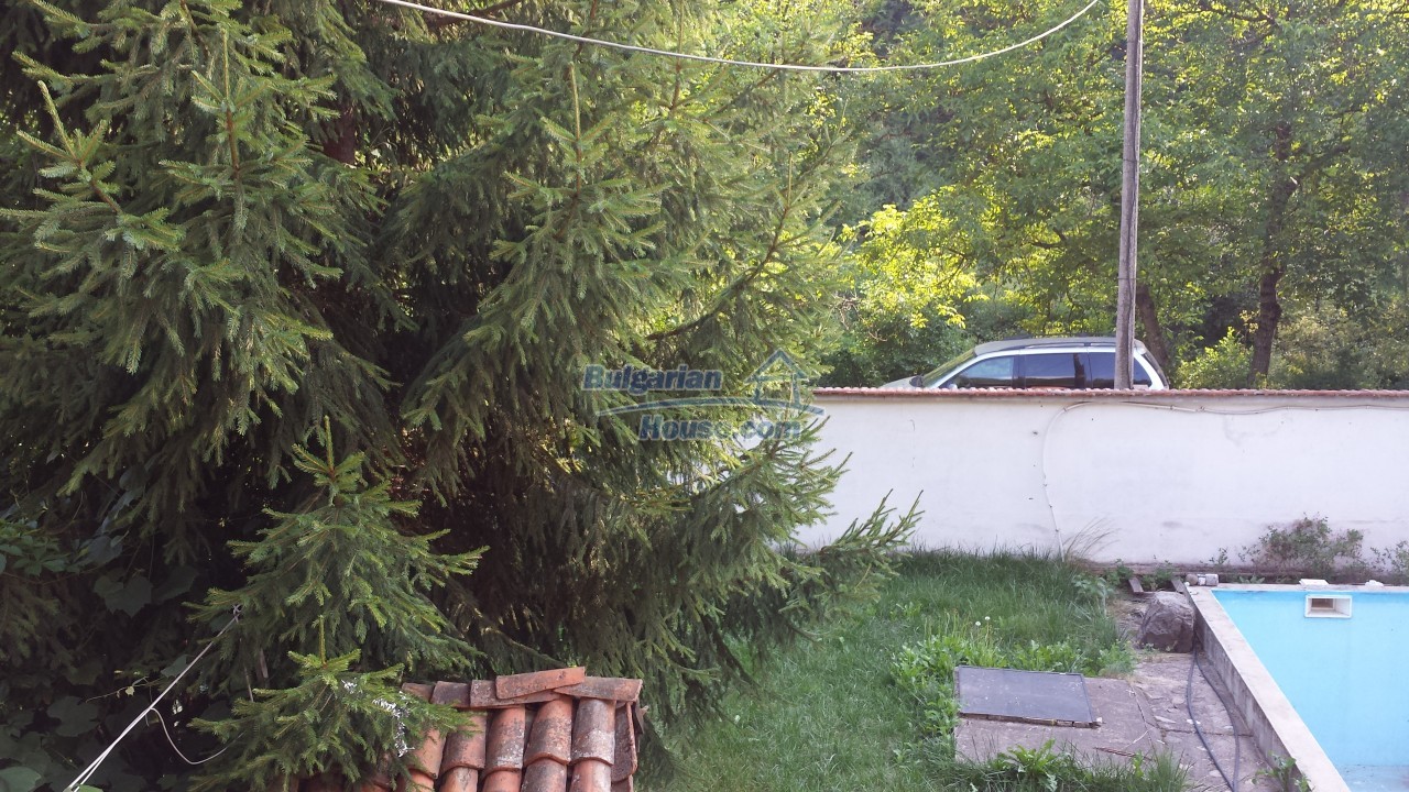 12860:24 - House with swimming pool 50 km from Veliko Tarnovo 7 bedrooms