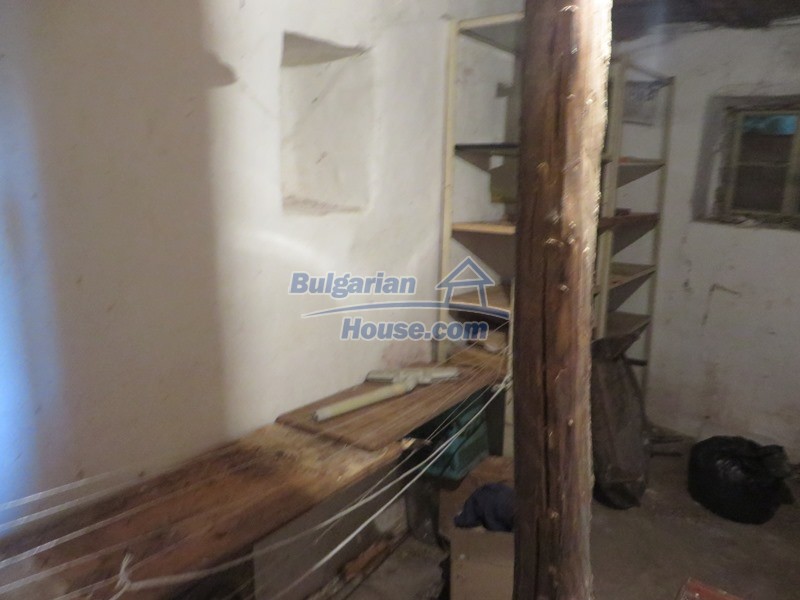 12873:8 - 3 bedroom Bulgarian house with large garden 2500 m2 and big barn