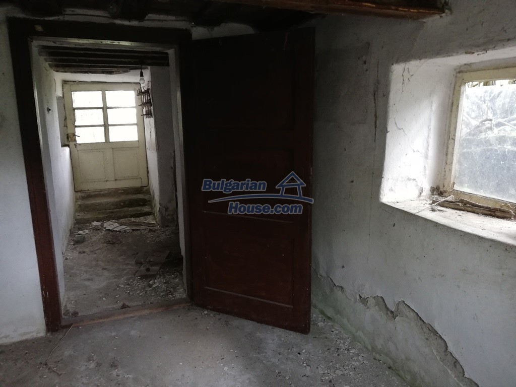 12910:11 - Cheap Bulgarian property 30 km from Burgas and the sea