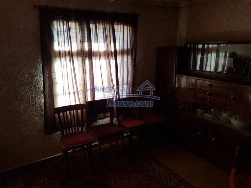 12937:54 - House in good condition between Plovdiv and Stara Zagora