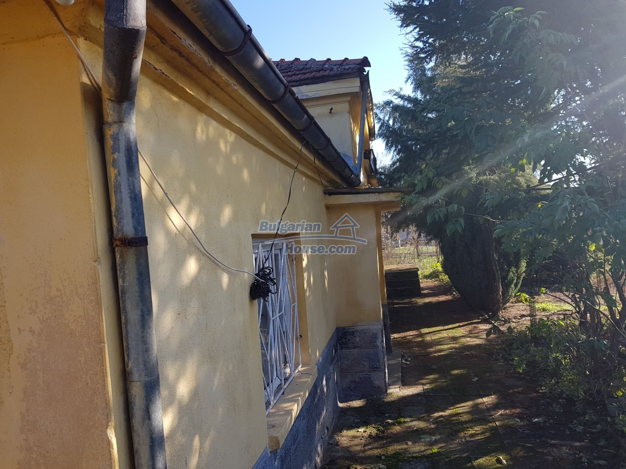 12938:7 - Bulgarian property with big farm buildings, garden near Plovdiv 