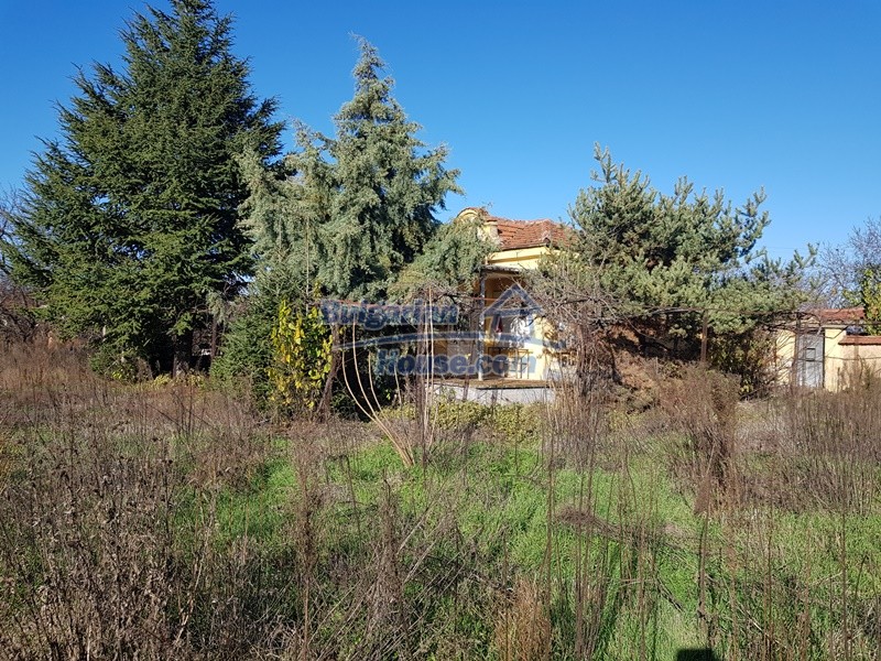 12938:54 - Bulgarian property with big farm buildings, garden near Plovdiv 