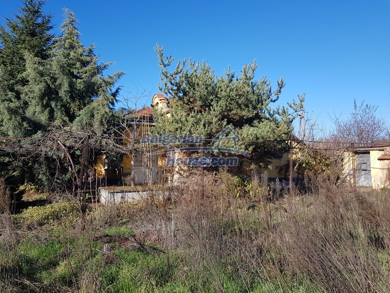 12938:56 - Bulgarian property with big farm buildings, garden near Plovdiv 