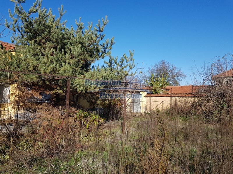 12938:57 - Bulgarian property with big farm buildings, garden near Plovdiv 