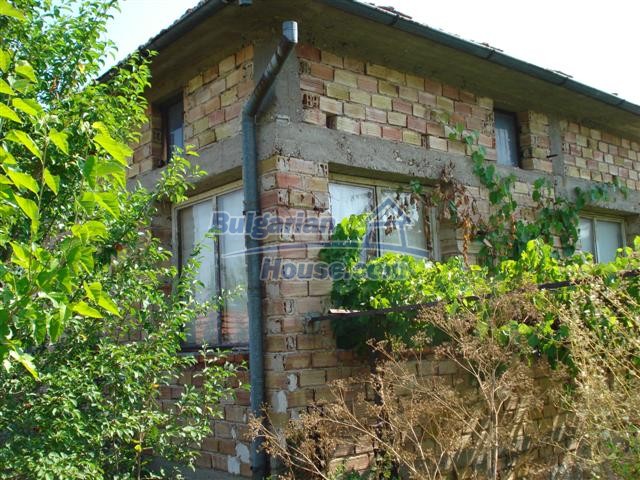 12948:37 - Brick built up Bulgarian house in Sinapovo, 15km from Elhovo