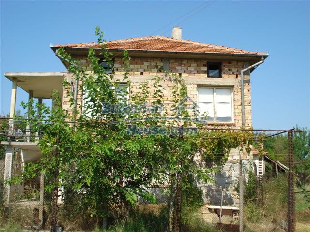 12948:48 - Brick built up Bulgarian house in Sinapovo, 15km from Elhovo