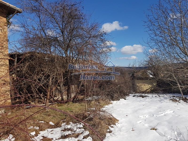 12989:23 - Cheap property for sale in Bulgaria near dam lake 20km to Popovo