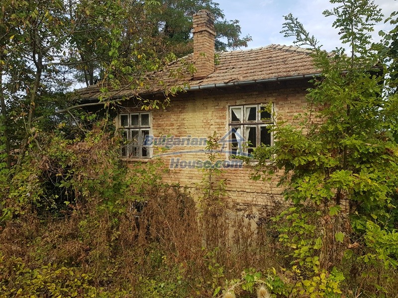 12989:35 - Cheap property for sale in Bulgaria near dam lake 20km to Popovo