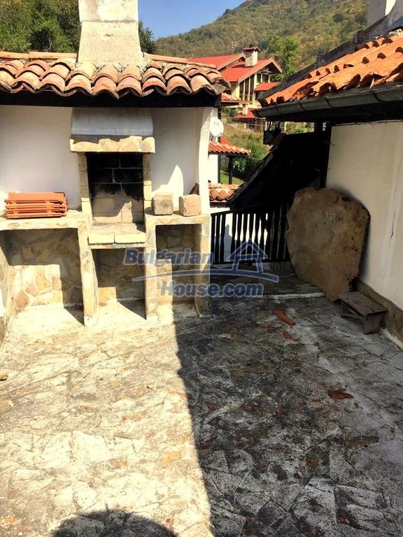 12992:26 - House for rent Stara Zagora region with forest views near river