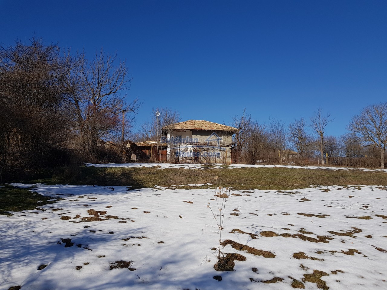 12908:49 - Cheap Bulgarian property near Yastrebino lake Targovishte