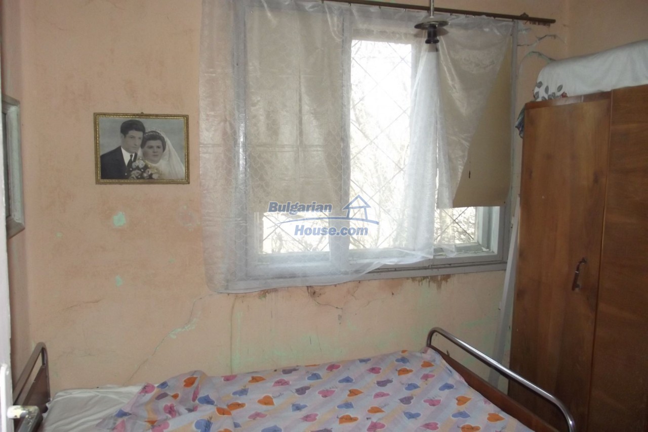 13021:13 - Cheap Bulgarian property for sale in Vratsa region near river 