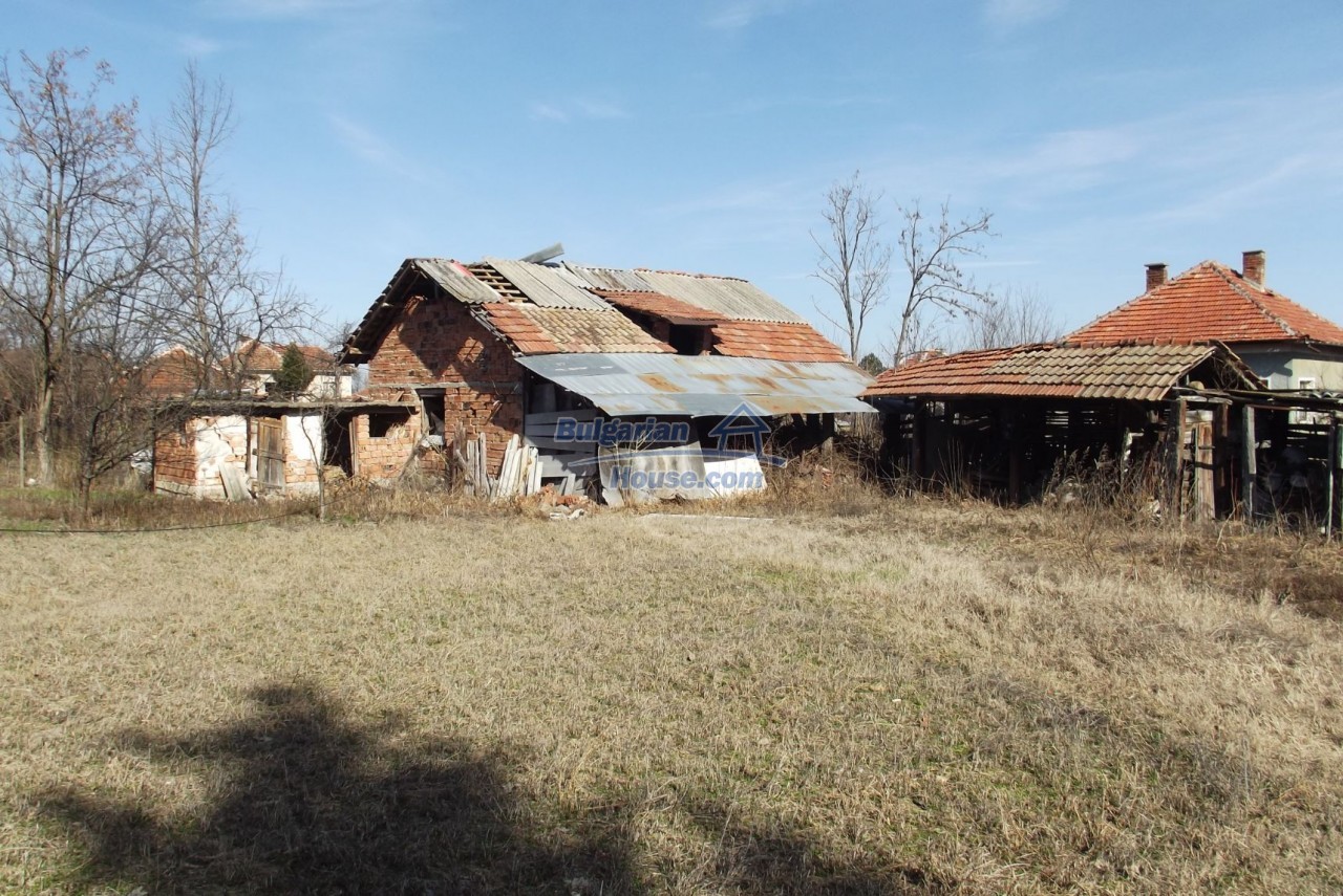 13021:27 - Cheap Bulgarian property for sale in Vratsa region near river 