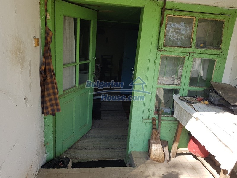 13052:11 - Very cheap Bulgarian property close to lake and 6 km from Popovo