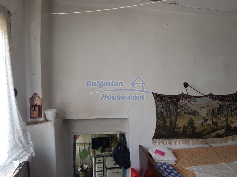 13052:20 - Very cheap Bulgarian property close to lake and 6 km from Popovo