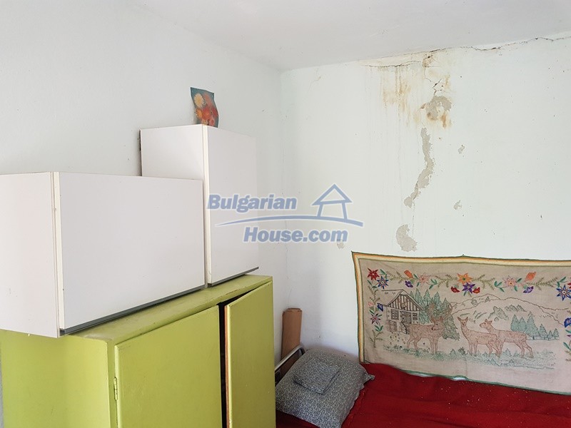 13052:29 - Very cheap Bulgarian property close to lake and 6 km from Popovo