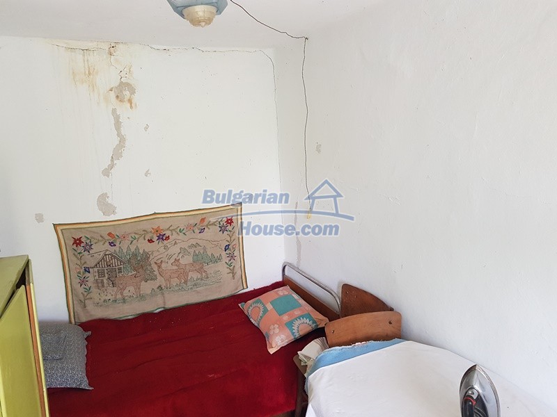 13052:28 - Very cheap Bulgarian property close to lake and 6 km from Popovo