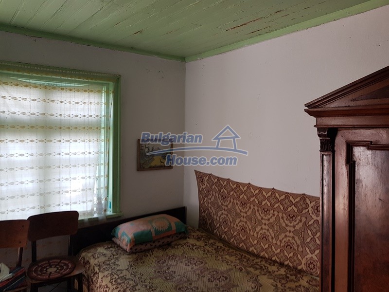 13052:35 - Very cheap Bulgarian property close to lake and 6 km from Popovo