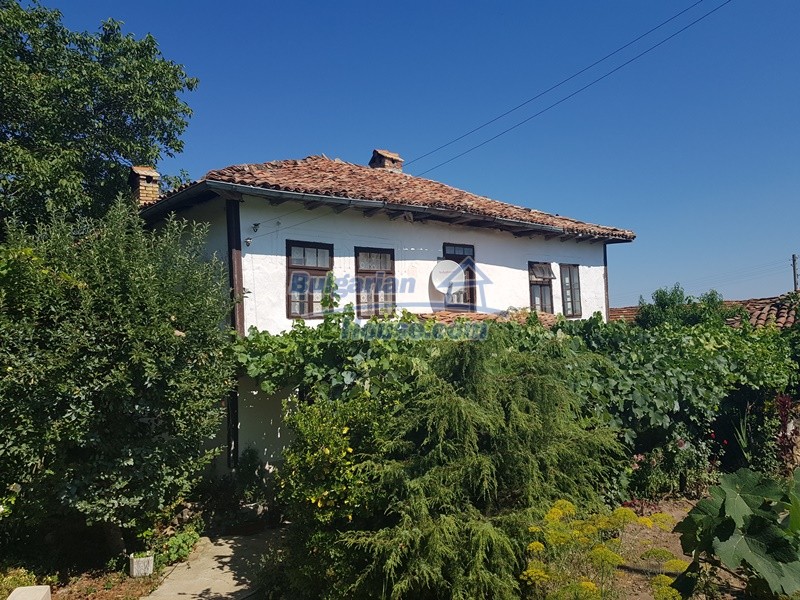 13054:1 - Traditional Bulgarian house 9km away from Yastrebino lake Popovo