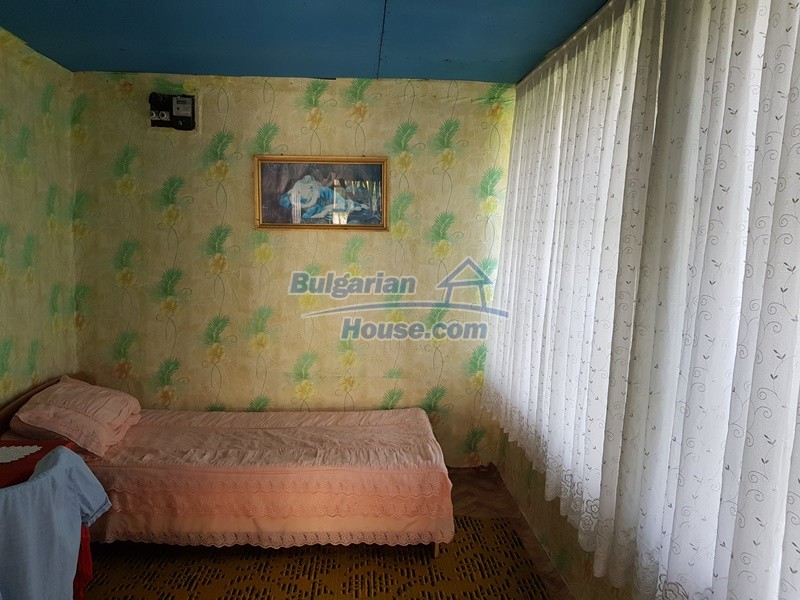 13073:22 - House in good condition  in a peaceful place close to Popovo 
