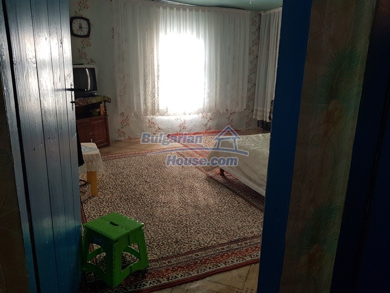 13073:30 - House in good condition  in a peaceful place close to Popovo 