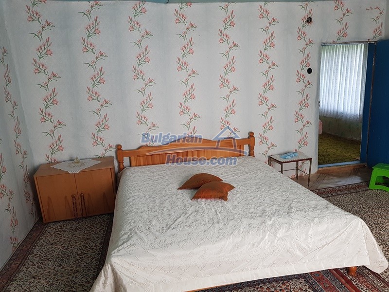 13073:40 - House in good condition  in a peaceful place close to Popovo 