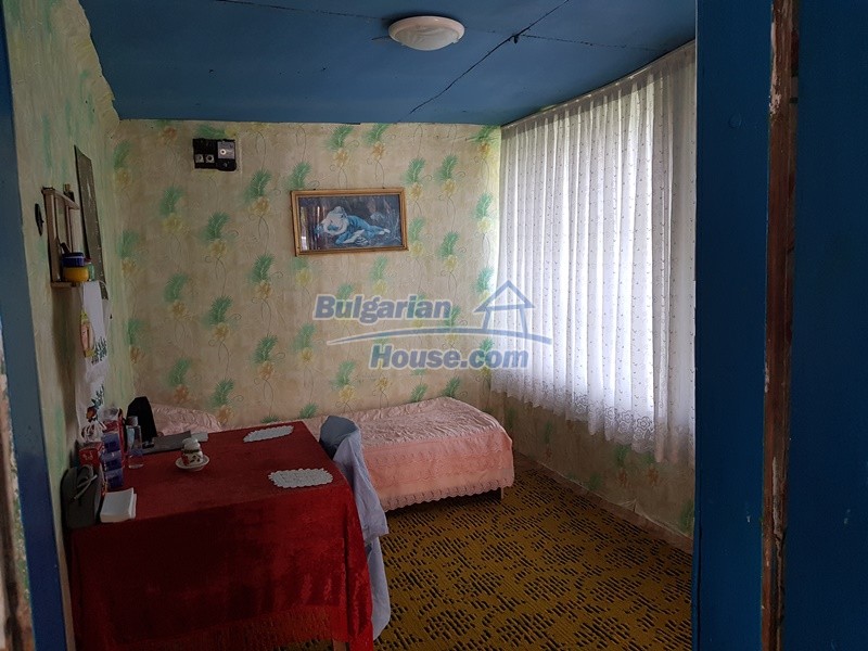 13073:45 - House in good condition  in a peaceful place close to Popovo 