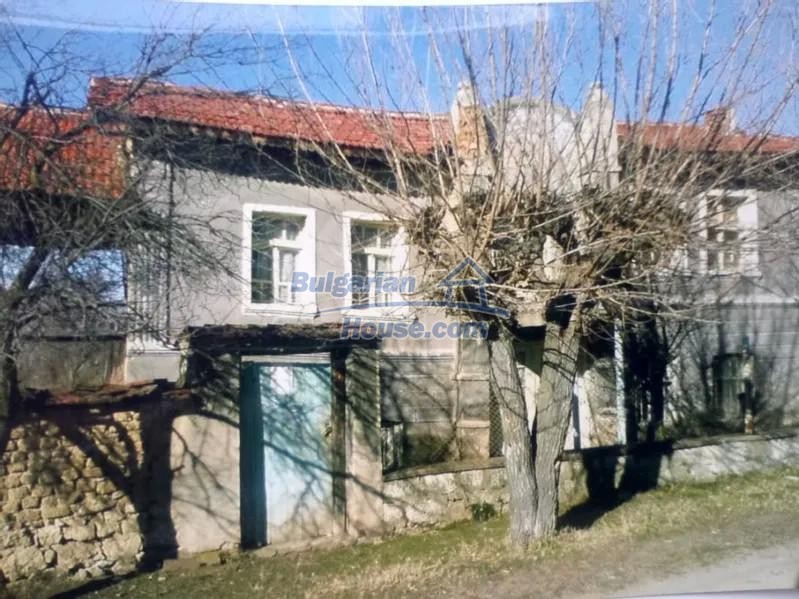 13075:1 - Cheap Bulgarian house for sale in a big village 55 km to Plovdiv