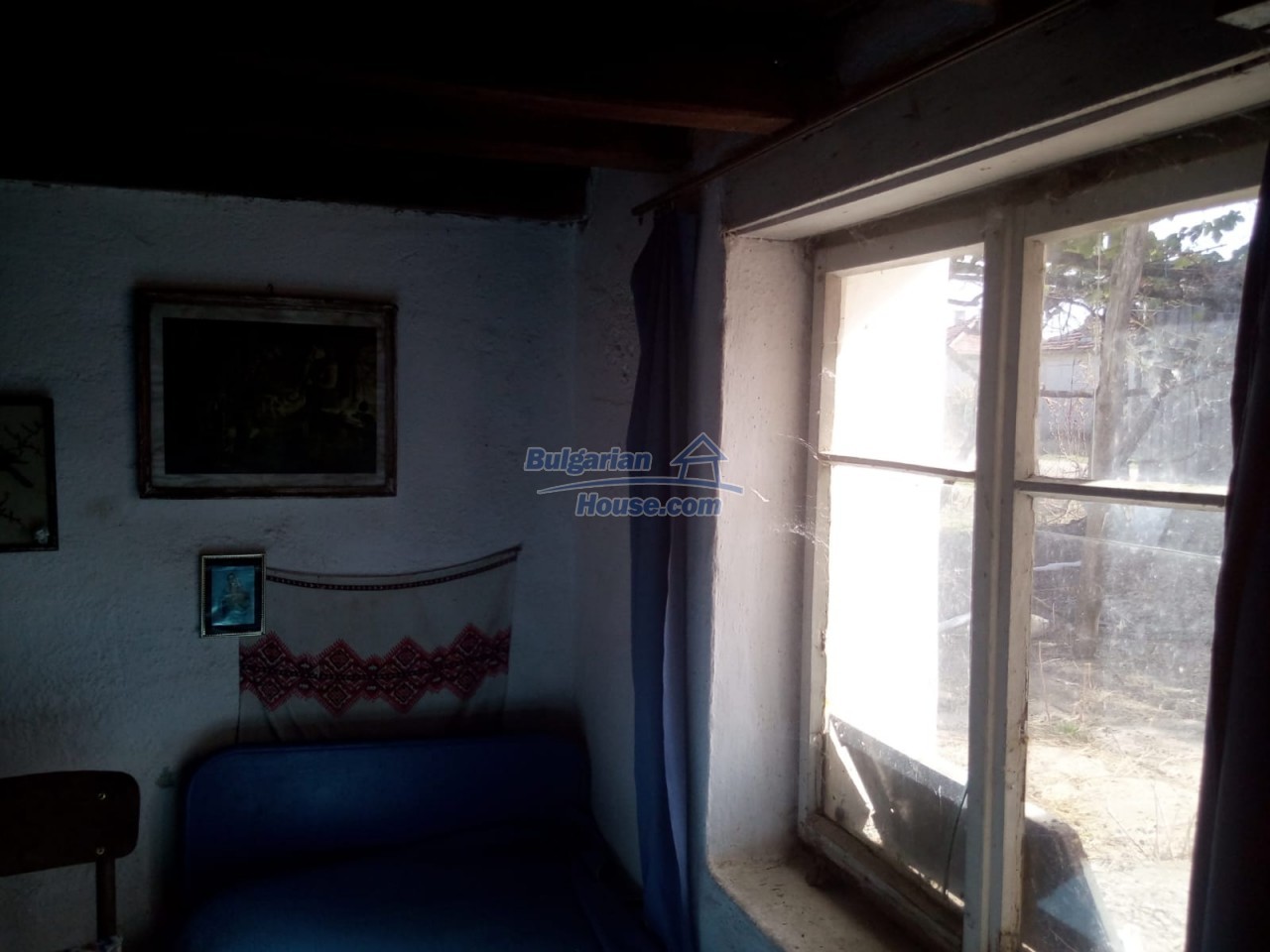 13076:10 - House for sale  with garden 2100 sq.m 30 min driving to Plovdiv