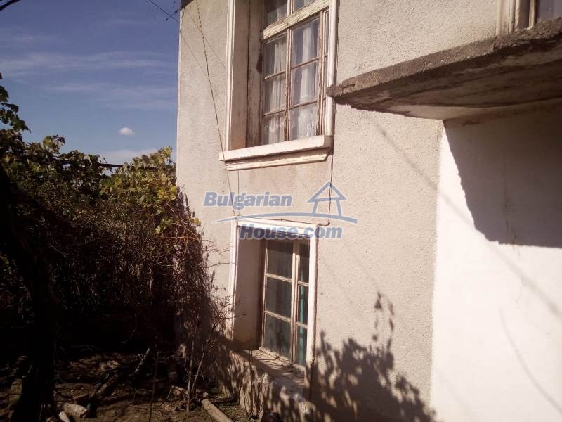 13076:22 - House for sale  with garden 2100 sq.m 30 min driving to Plovdiv