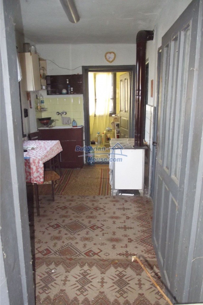 13121:9 - House in good condition 40 km from Vratsa with spacious yard
