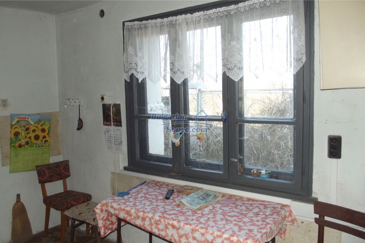 13121:11 - House in good condition 40 km from Vratsa with spacious yard