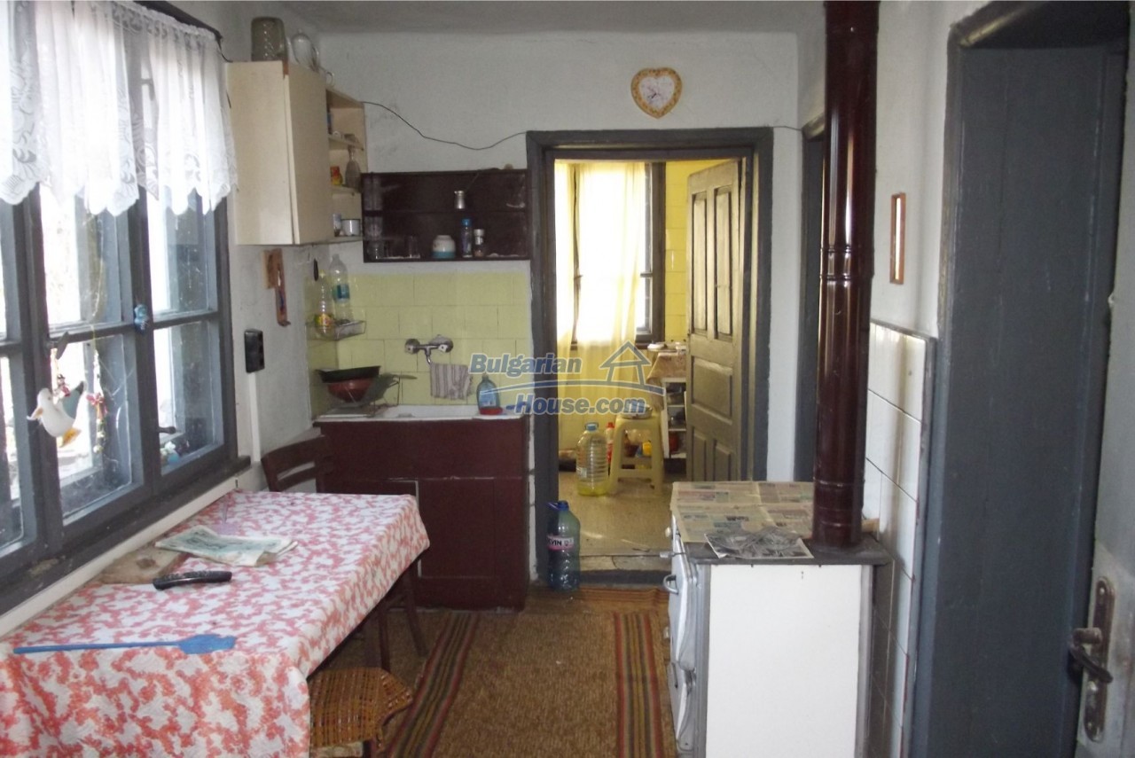 13121:10 - House in good condition 40 km from Vratsa with spacious yard