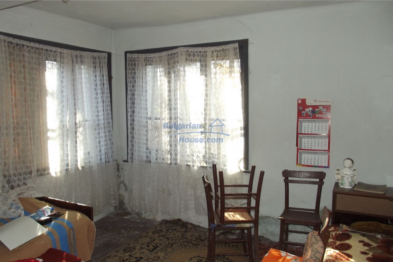 13121:18 - House in good condition 40 km from Vratsa with spacious yard